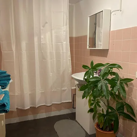 Ruhige 2-zimmer-wohnung Fuer 1 - 4 Personen Nahe Wuerzburg Von Privat